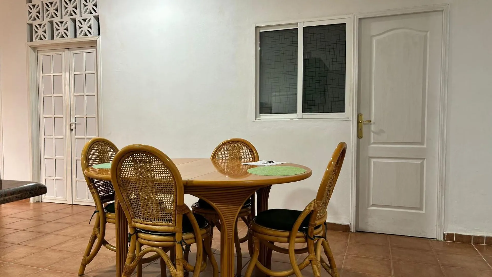 Habitacion Matrimonial En Un Bajo Bano Compartido Areas Compartidas Абадес Дом отдыха