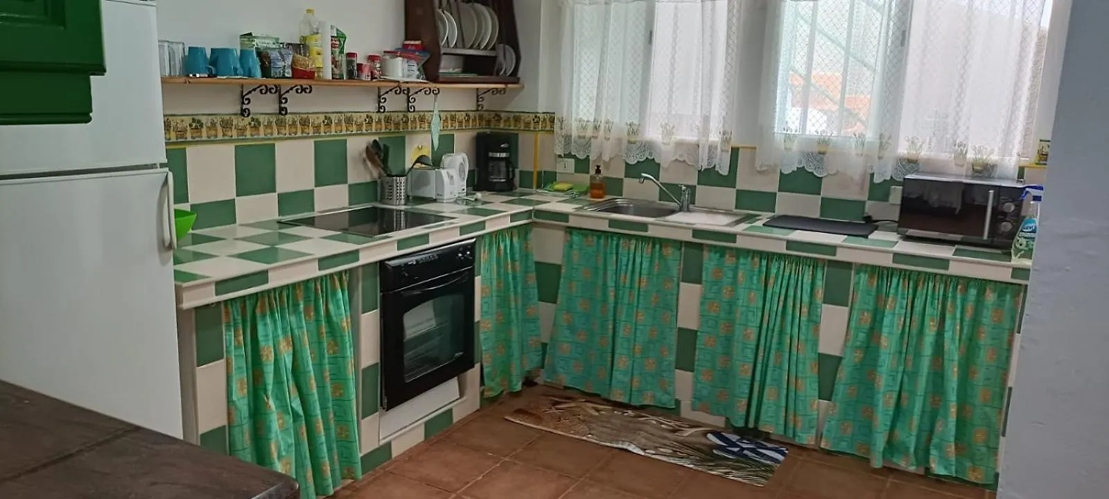 Habitacion Matrimonial En Un Bajo Bano Compartido Areas Compartidas Абадес 0*,  Испания