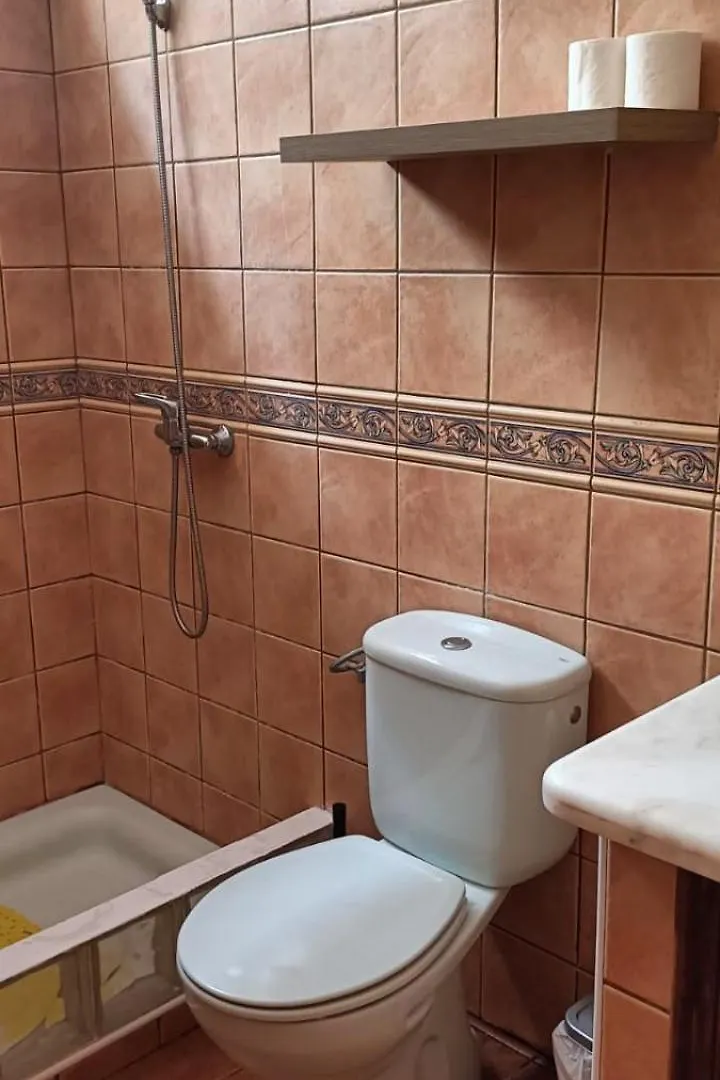 Habitacion Matrimonial En Un Bajo Bano Compartido Areas Compartidas Абадес 0*,  Испания